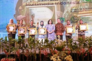 Bupati Serang Ratu Zakiyah Terima Penghargaan Pimred Award 2025